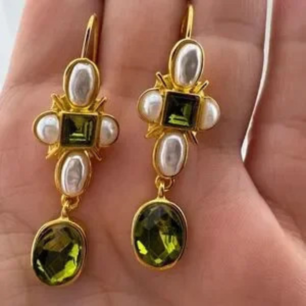 Vintage Elegant Gold and Green Drop Earrings
